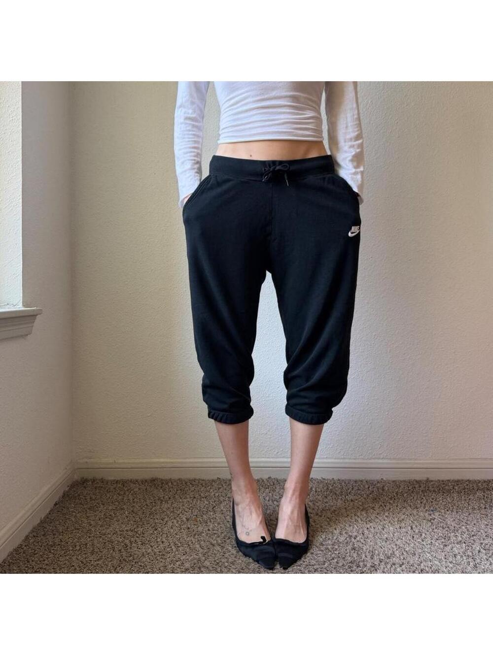 Vintage y2k Nike low rise black cropped athletic wear sweat pants capris
